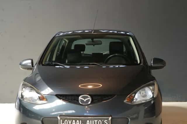 Mazda 2 (2010) thumbnail 2