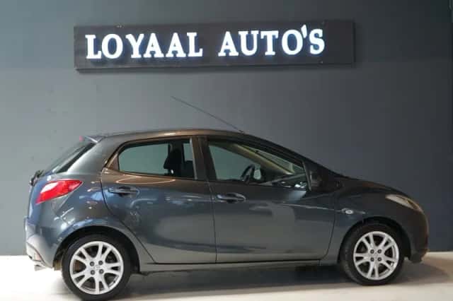 Mazda 2 (2010) thumbnail 4