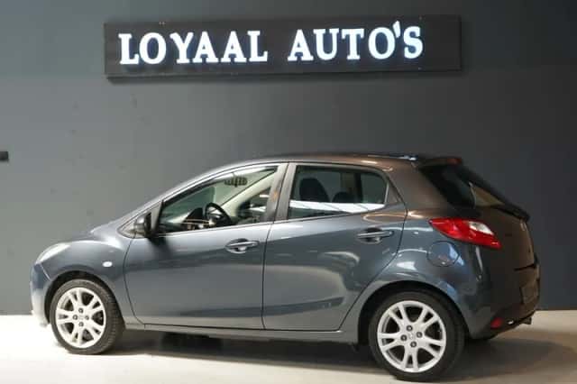 Mazda 2 (2010) thumbnail 6
