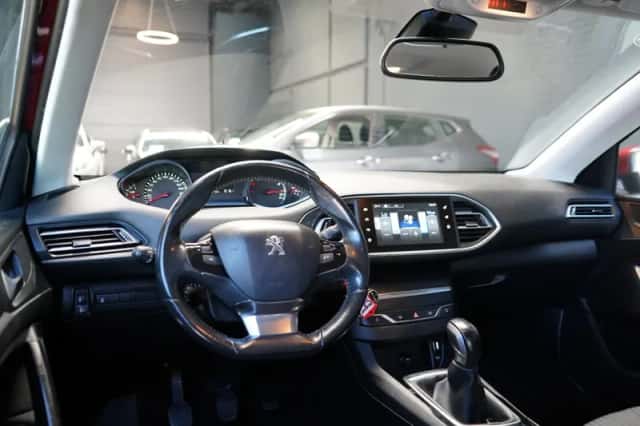 Peugeot 308 (2014) thumbnail 2