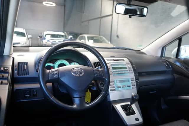 Toyota Verso (2008) thumbnail 2
