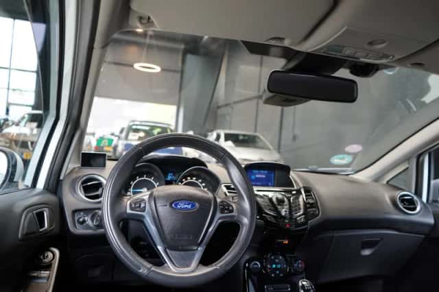 Ford Fiesta (2013) thumbnail 2