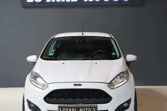 Ford Fiesta (2013) thumbnail 3