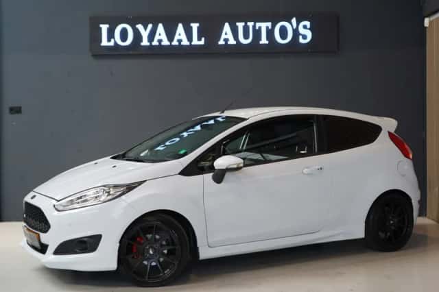Ford Fiesta (2013) thumbnail 4