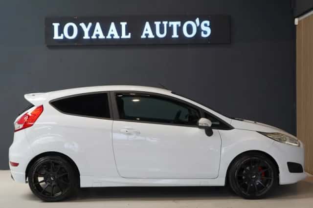 Ford Fiesta (2013) thumbnail 6