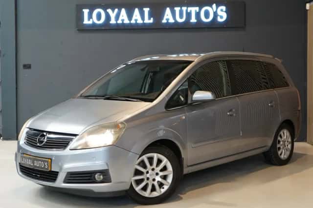 Opel Zafira (2008) thumbnail 4