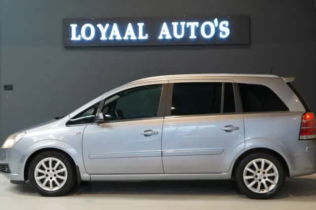 Opel Zafira (2008) thumbnail 5