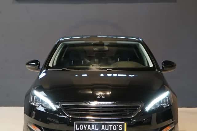 Peugeot 308 (2017) thumbnail 2