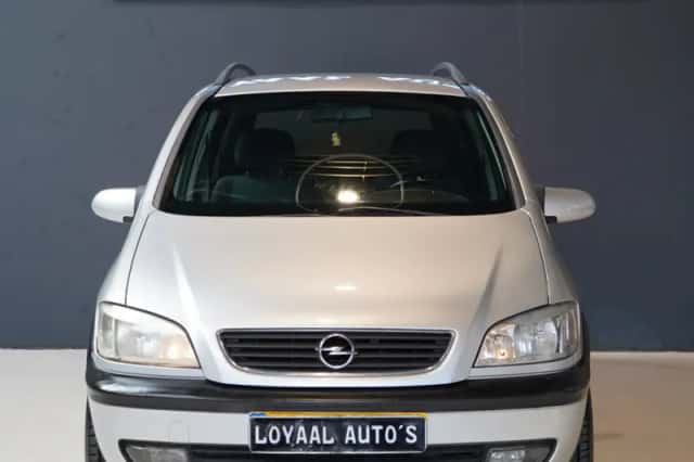 Opel Zafira (2001) thumbnail 3