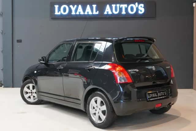 Suzuki Swift (2008) thumbnail 6
