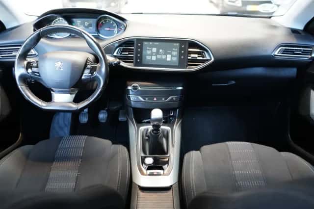 Peugeot 308 (2015) thumbnail 2