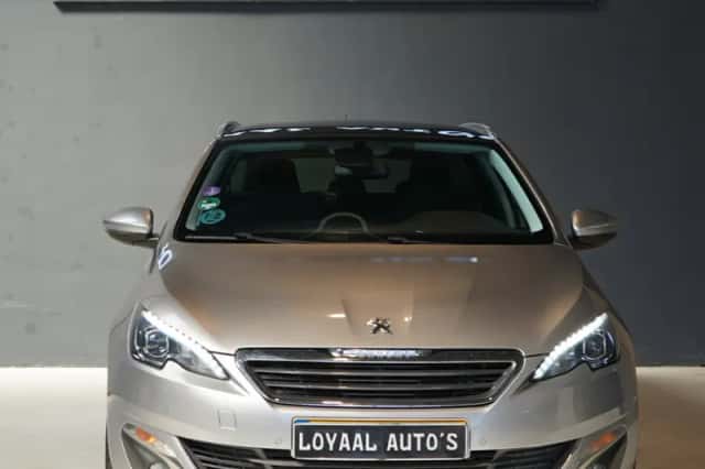 Peugeot 308 (2015) thumbnail 3