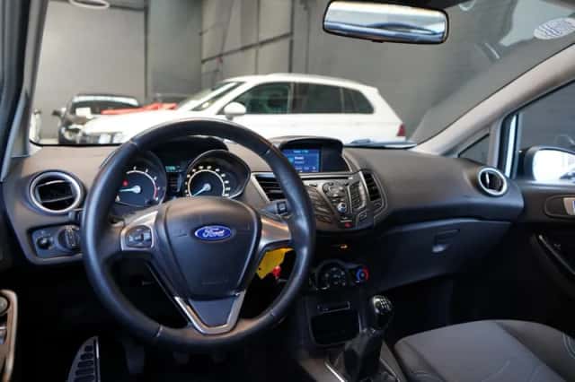 Ford Fiesta (2015) thumbnail 2