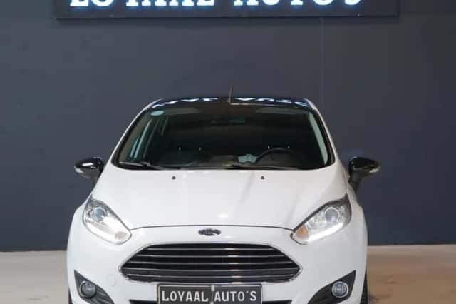 Ford Fiesta (2015) thumbnail 3