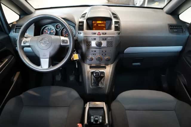 Opel Zafira (2007) thumbnail 2