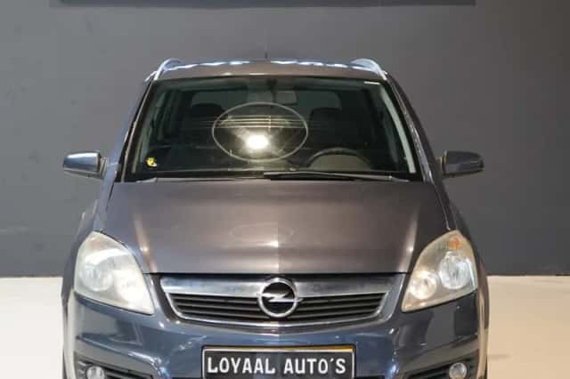Opel Zafira (2007) thumbnail 3