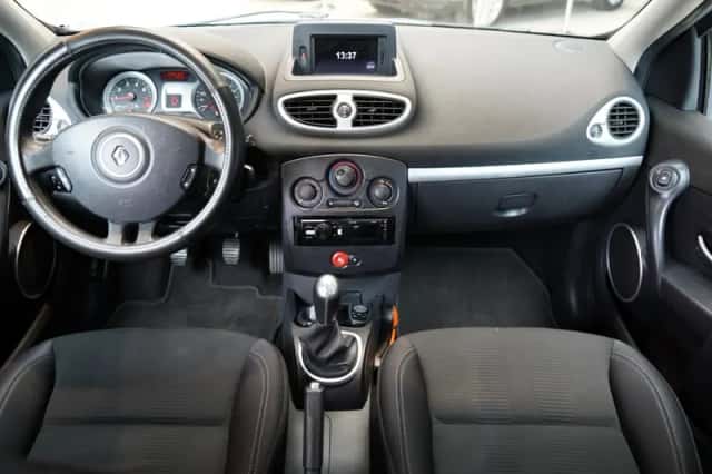 Renault Clio (2010) thumbnail 2