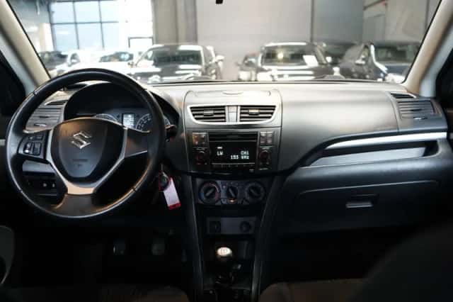 Suzuki Swift (2011) thumbnail 2