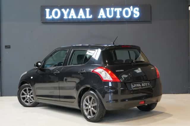 Suzuki Swift (2011) thumbnail 6