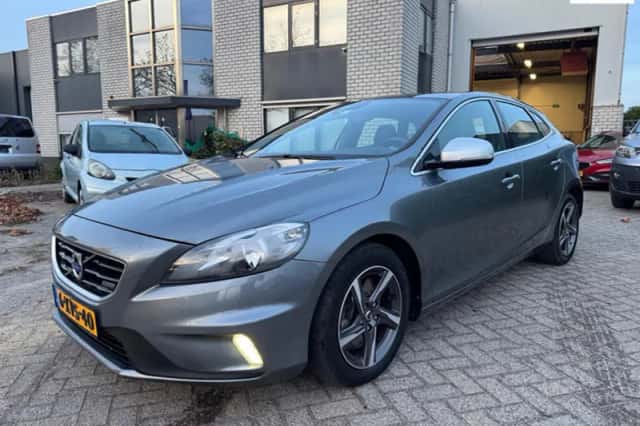 Volvo V40 (2014) thumbnail 1