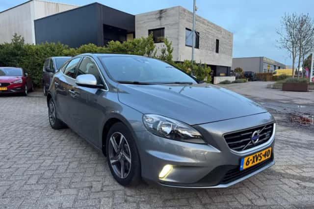 Volvo V40 (2014) thumbnail 2
