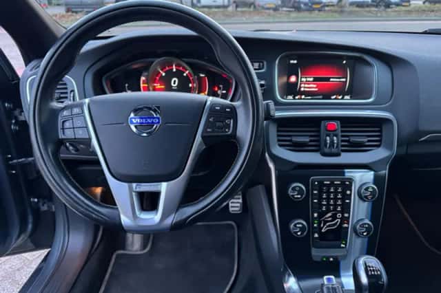 Volvo V40 (2014) thumbnail 12