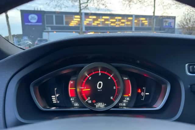Volvo V40 (2014) thumbnail 13