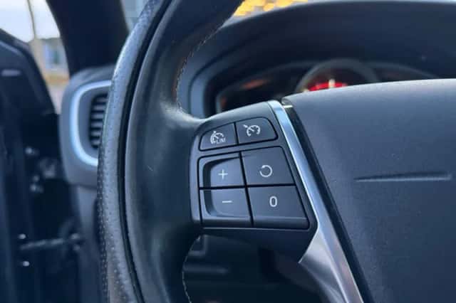 Volvo V40 (2014) thumbnail 15