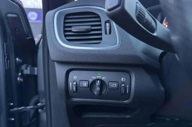 Volvo V40 (2014) thumbnail 16