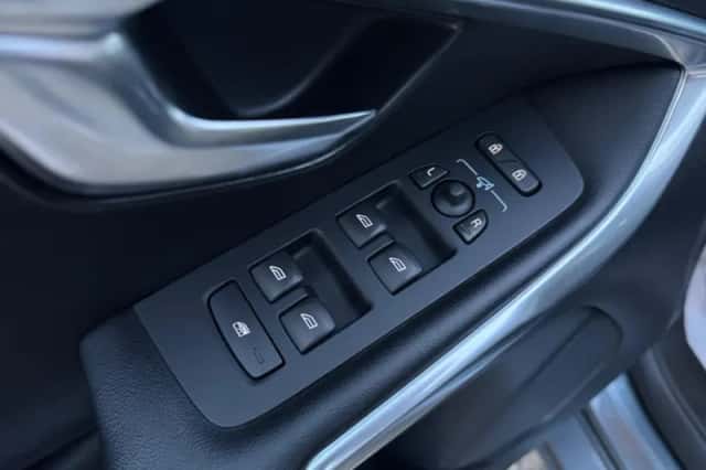 Volvo V40 (2014) thumbnail 17
