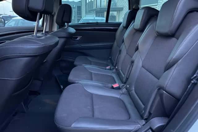 Renault Espace (2016) thumbnail 9