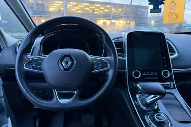 Renault Espace (2016) thumbnail 10