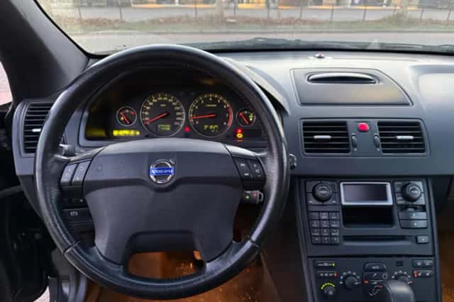 Volvo XC90 (2004) thumbnail 12