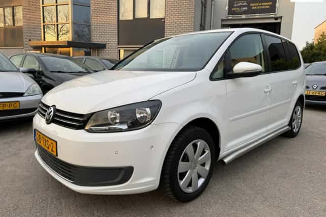 Volkswagen Touran (2012) thumbnail 1