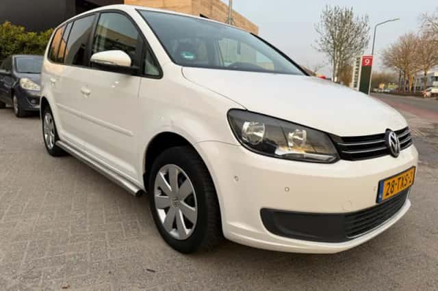 Volkswagen Touran (2012) thumbnail 2