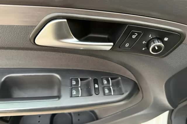 Volkswagen Touran (2012) thumbnail 15