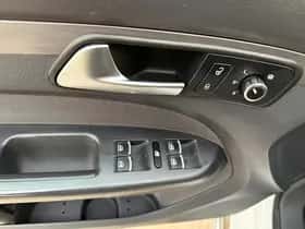 Volkswagen Touran (2012) thumbnail 15