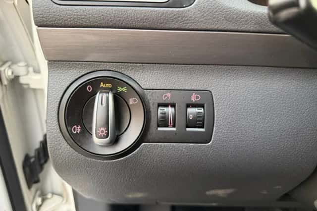 Volkswagen Touran (2012) thumbnail 18