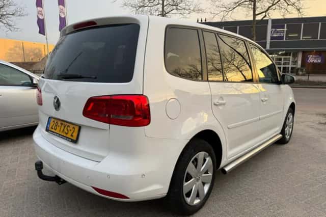 Volkswagen Touran (2012) thumbnail 3