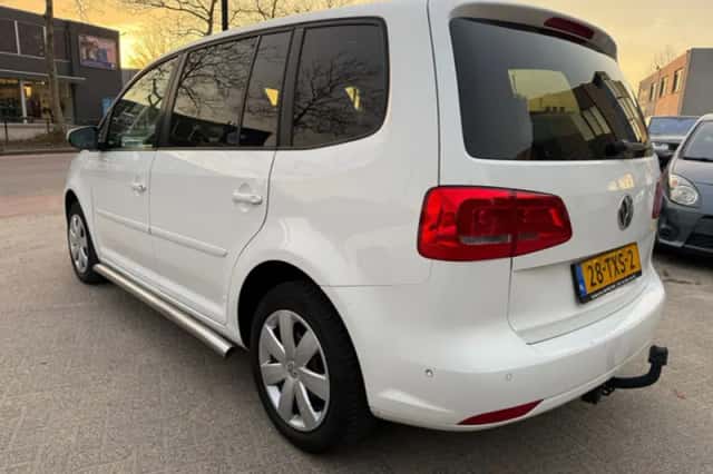 Volkswagen Touran (2012) thumbnail 4