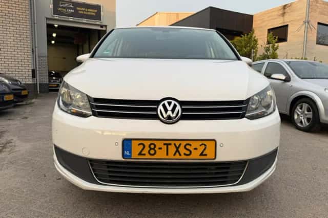 Volkswagen Touran (2012) thumbnail 5