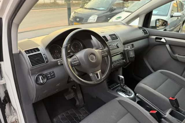 Volkswagen Touran (2012) thumbnail 10
