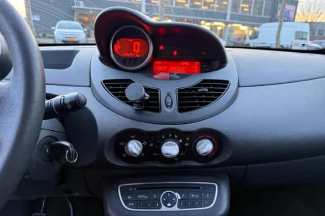 Renault Twingo (2011) thumbnail 11