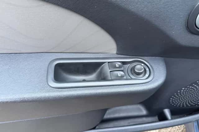 Renault Twingo (2011) thumbnail 13