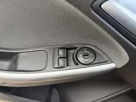 Ford Focus (2012) thumbnail 16