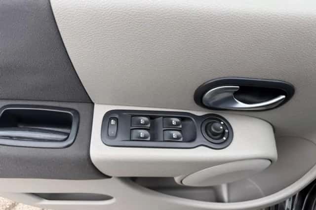 Renault Modus (2005) thumbnail 10