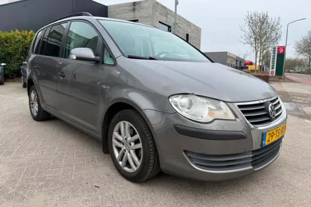 Volkswagen Touran (2007) thumbnail 2