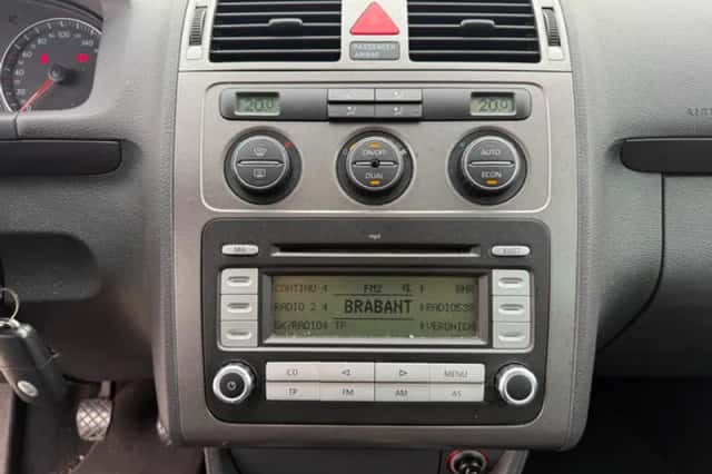Volkswagen Touran (2007) thumbnail 12