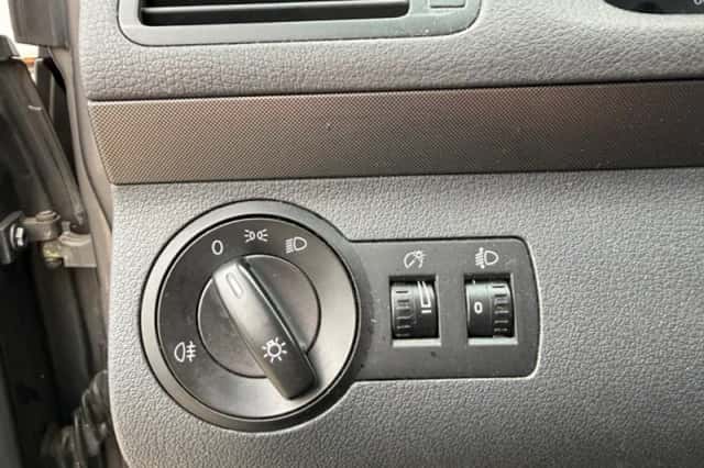 Volkswagen Touran (2007) thumbnail 16