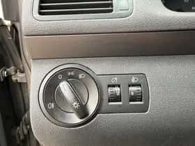 Volkswagen Touran (2007) thumbnail 16